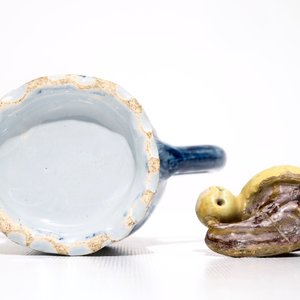 Une verseuse couverte en forme de singe en faïence polychrome de Delft, 18ème — photo 7