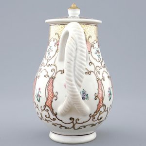 Une verseuse couverte en porcelaine de Chine à décor européen, Qianlong, 18ème — photo 4