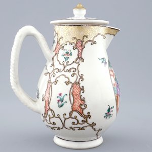 Une verseuse couverte en porcelaine de Chine à décor européen, Qianlong, 18ème — photo 5