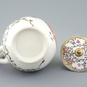 Une verseuse couverte en porcelaine de Chine à décor européen, Qianlong, 18ème — photo 7