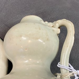 Une verseuse couverte en porcelaine de Chine de type qingbai, Yuan — photo 12