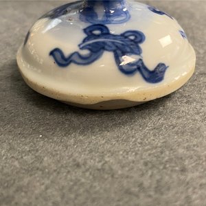 Une verseuse couverte en porcelaine de Chine en bleu et blanc, marque de Xuande, Kangxi — photo 12
