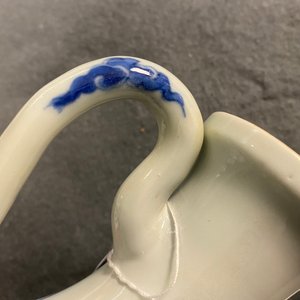 Une verseuse couverte en porcelaine de Chine en bleu et blanc, marque de Xuande, Kangxi — photo 15