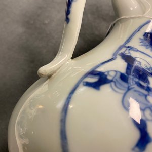Une verseuse couverte en porcelaine de Chine en bleu et blanc, marque de Xuande, Kangxi — photo 17