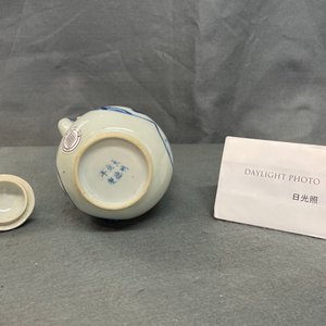 Une verseuse couverte en porcelaine de Chine en bleu et blanc, marque de Xuande, Kangxi — photo 31
