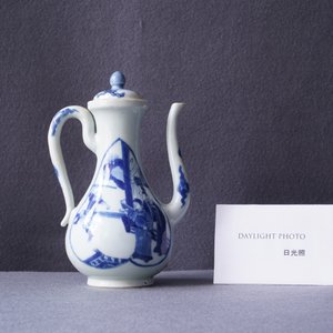 Une verseuse couverte en porcelaine de Chine en bleu et blanc, marque de Xuande, Kangxi — photo 8