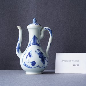 Une verseuse couverte en porcelaine de Chine en bleu et blanc, marque de Xuande, Kangxi — photo 9