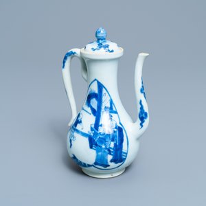 Une verseuse couverte en porcelaine de Chine en bleu et blanc, marque de Xuande, Kangxi — photo 7