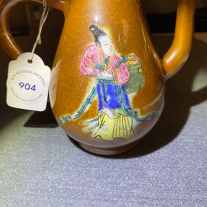 Une verseuse couverte en porcelaine de Chine famille rose à fond brun capucin, Yongzheng — photo 20