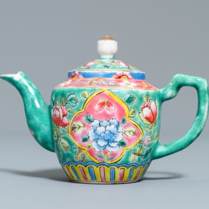 Une verseuse couverte en porcelaine de Chine famille rose à fond turquoise pour le marché Straits ou Peranakan, 19ème — photo 2