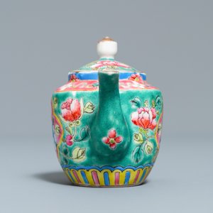 Une verseuse couverte en porcelaine de Chine famille rose à fond turquoise pour le marché Straits ou Peranakan, 19ème — photo 5