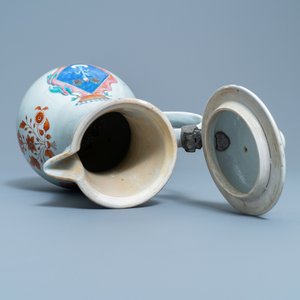 Une verseuse couverte en porcelaine de Chine famille rose aux armes de Faverolles pour le marché français, Qianlong — photo 6