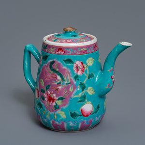 Une verseuse couverte en porcelaine de Chine famille rose pour le marché Straits ou Peranakan, 19ème — photo 1