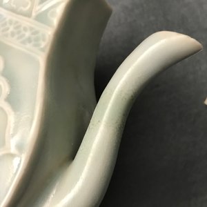Une verseuse couverte en porcelaine de Chine qingbai à décor d'un phénix, Yuan — photo 11