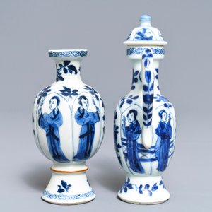 Une verseuse couverte et un vase à décor de 'Longues Dames' en porcelaine de Chine bleu et blanc, Kangxi — photo 5