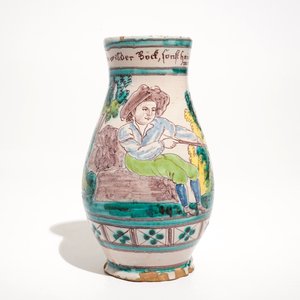 Une verseuse de Gmünden, Autriche, 18ème et un plat triangulaire, atelier Ferdiš Kostka, Tchécoslovaquie, vers 1900 — photo 7