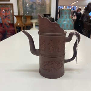Une verseuse de type 'Duomuhu' en grès de Yixing à décor d'immortels, Chine, Kangxi — photo 11
