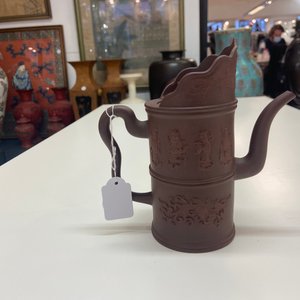 Une verseuse de type 'Duomuhu' en grès de Yixing à décor d'immortels, Chine, Kangxi — photo 13