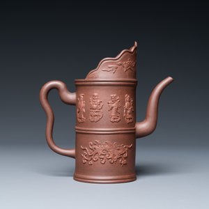 Une verseuse de type 'Duomuhu' en grès de Yixing à décor d'immortels, Chine, Kangxi — photo 4