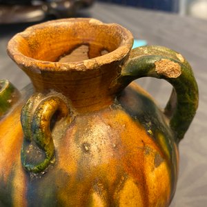 Une verseuse de type sancai et un vase de forme bouteille céladon monochrome, Chine, Tang et Song — photo 13
