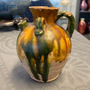 Une verseuse de type sancai et un vase de forme bouteille céladon monochrome, Chine, Tang et Song — photo 15