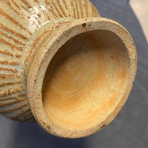 Une verseuse de type sancai et un vase de forme bouteille céladon monochrome, Chine, Tang et Song — photo 9