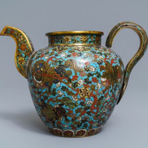 Une verseuse en émaux cloisonnés à décor de lions bouddhistes, Ming — photo 2
