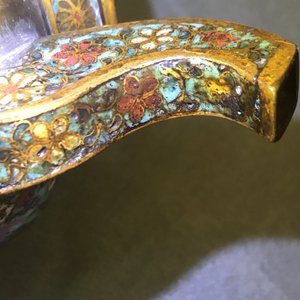 Une verseuse en émaux cloisonnés à décor de lions bouddhistes, Ming — photo 26
