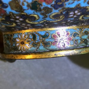 Une verseuse en émaux cloisonnés à décor de lions bouddhistes, Ming — photo 27