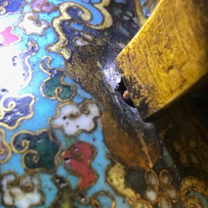 Une verseuse en émaux cloisonnés à décor de lions bouddhistes, Ming — photo 8