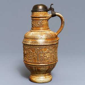 Une verseuse en grès à l'histoire de Judith et Holopherne, Raeren, vers 1580 — photo 4
