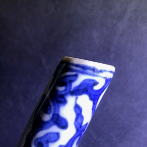Une verseuse en porcelaine Arita de Japon en bleu et blanc, Edo, 17ème — photo 11
