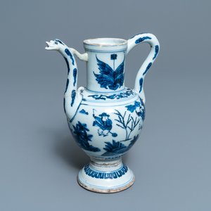 Une verseuse en porcelaine de Chine bleu et blanc à décor de garçons jouants, Wanli — photo 8