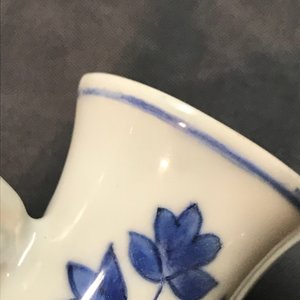 Une verseuse en porcelaine de Chine bleu et blanc, époque Transition — photo 16