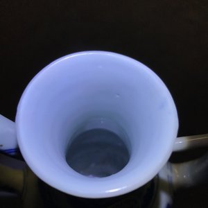Une verseuse en porcelaine de Chine bleu et blanc, époque Transition — photo 17