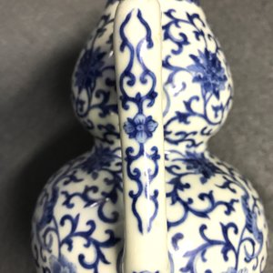 Une verseuse en porcelaine de Chine en bleu et blanc, 19ème — photo 12