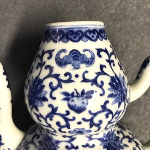 Une verseuse en porcelaine de Chine en bleu et blanc, 19ème — photo 17