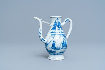 Une verseuse en porcelaine de Chine en bleu et blanc, époque Transition