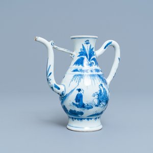 Une verseuse en porcelaine de Chine en bleu et blanc, époque Transition — photo 1