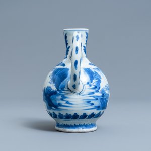 Une verseuse en porcelaine de Chine en bleu et blanc, époque Transition — photo 5