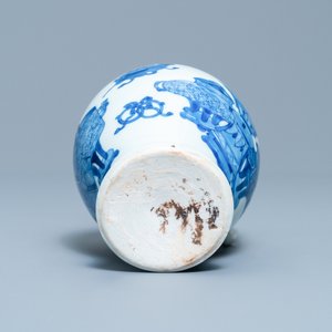 Une verseuse en porcelaine de Chine en bleu et blanc, Kangxi — photo 6