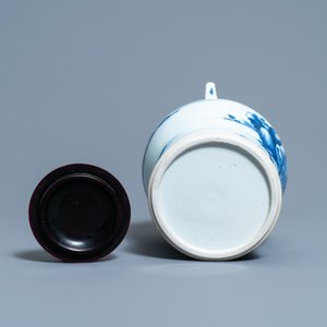 Une verseuse en porcelaine de Chine en bleu et blanc pour le marché vietnamien, Kangxi — photo 8