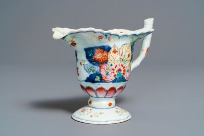 Une verseuse en porcelaine de Chine famille rose à décor 'Feuille de tabac', Qianlong