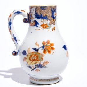 Une verseuse en porcelaine de Chine verte-imari, Qianlong — photo 4
