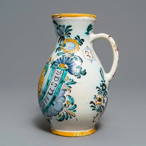 Une verseuse en potterie 'Habaner' à décor de la 'Trinité', Slovaquie, datée 1820 — photo 3