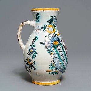 Une verseuse en potterie 'Habaner' à décor de la 'Trinité', Slovaquie, datée 1820 — photo 5