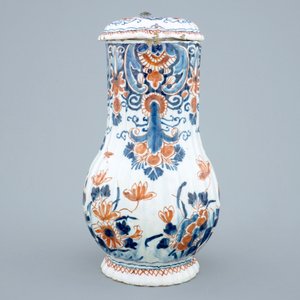 Une verseuse et son couvercle en faïence polychrome de Delft, 18ème — photo 3
