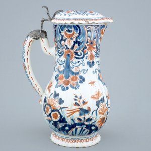 Une verseuse et son couvercle en faïence polychrome de Delft, 18ème — photo 4