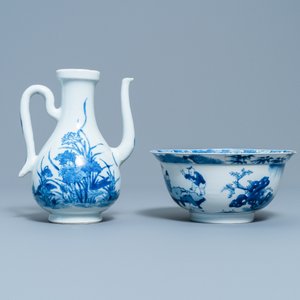 Une verseuse et un bol au tigre en porcelaine de Chine en bleu et blanc, marque et époque de Kangxi — photo 4