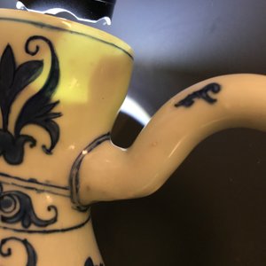 Une verseuse et une bouteille en porcelaine de Chine bleu et blanc, époque Transition et Wanli — photo 11